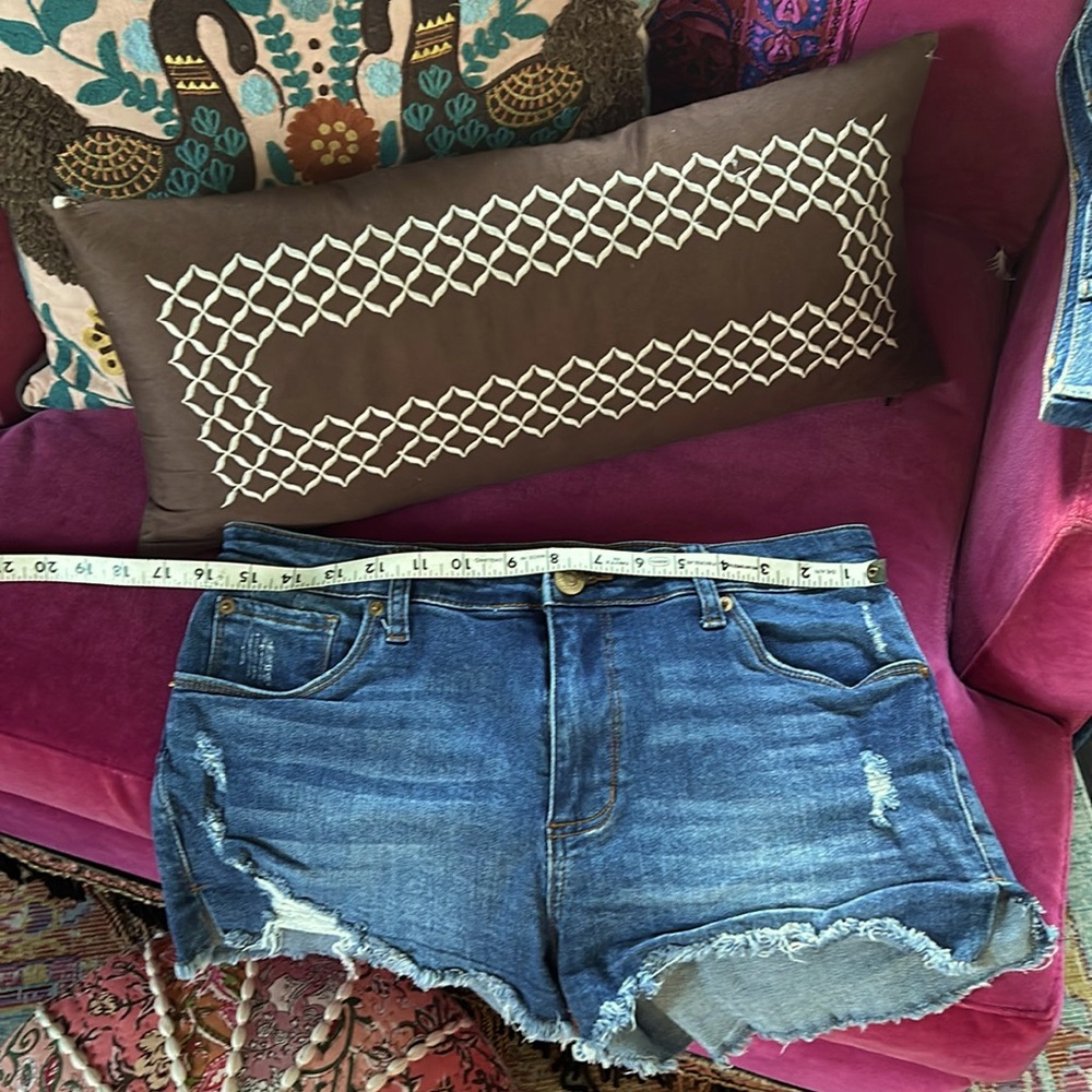 sts blue brand jean shorts size 29.   99% cotton 1% spandex